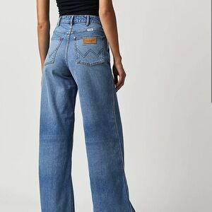 NWOT Wrangler 661 Worldwide High Rise Wide Leg Jeans 26X32